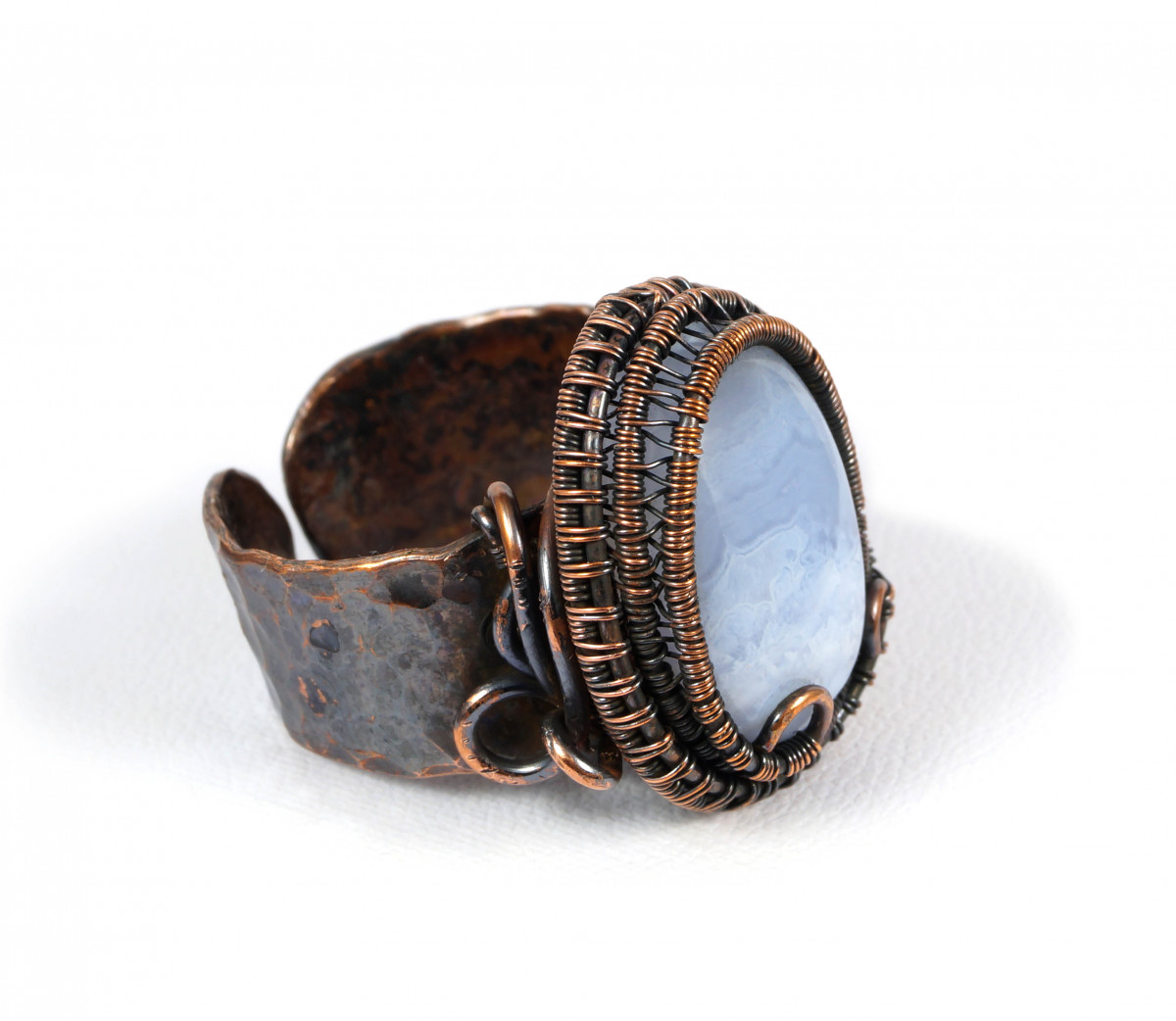 Agat, Miedziany pierścionek z niebieskim agatem, ręcznie wykonany, prezent dla niej prezent dla mamy, prezent urodzinowy biżuteria autorska